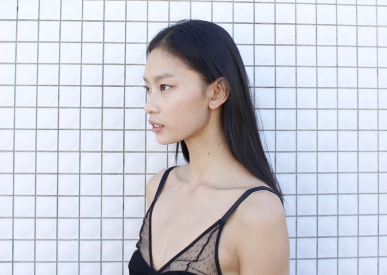 1570762025poraloid_jolieface5