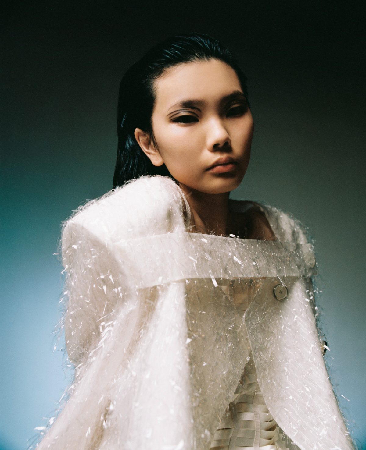 givenchy_feature_hero-24_uncompressed_page_5_image_000126b3f1025358a8dfafa28290295c017e