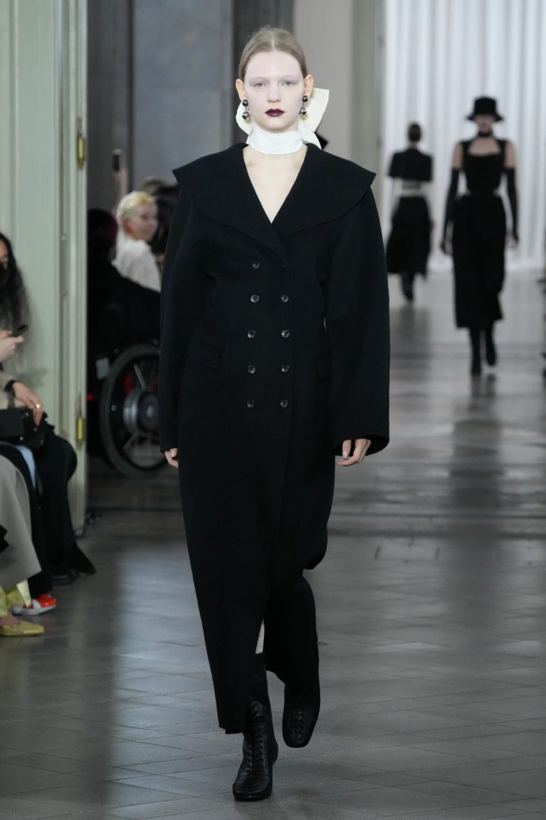 fetico_24aw_show_00052-344cd66d-273f-4ccc-99fc-06573ab7d207