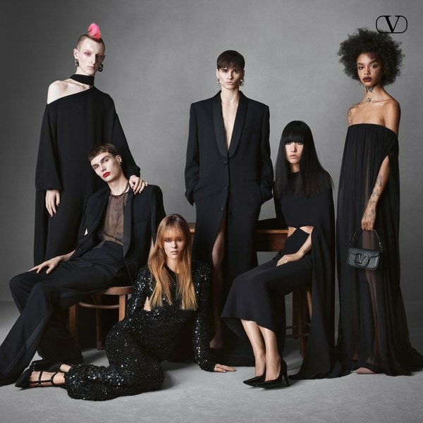 2-dolly-valentino-ss23-by-steven-meisel-unit-model-management-belgium