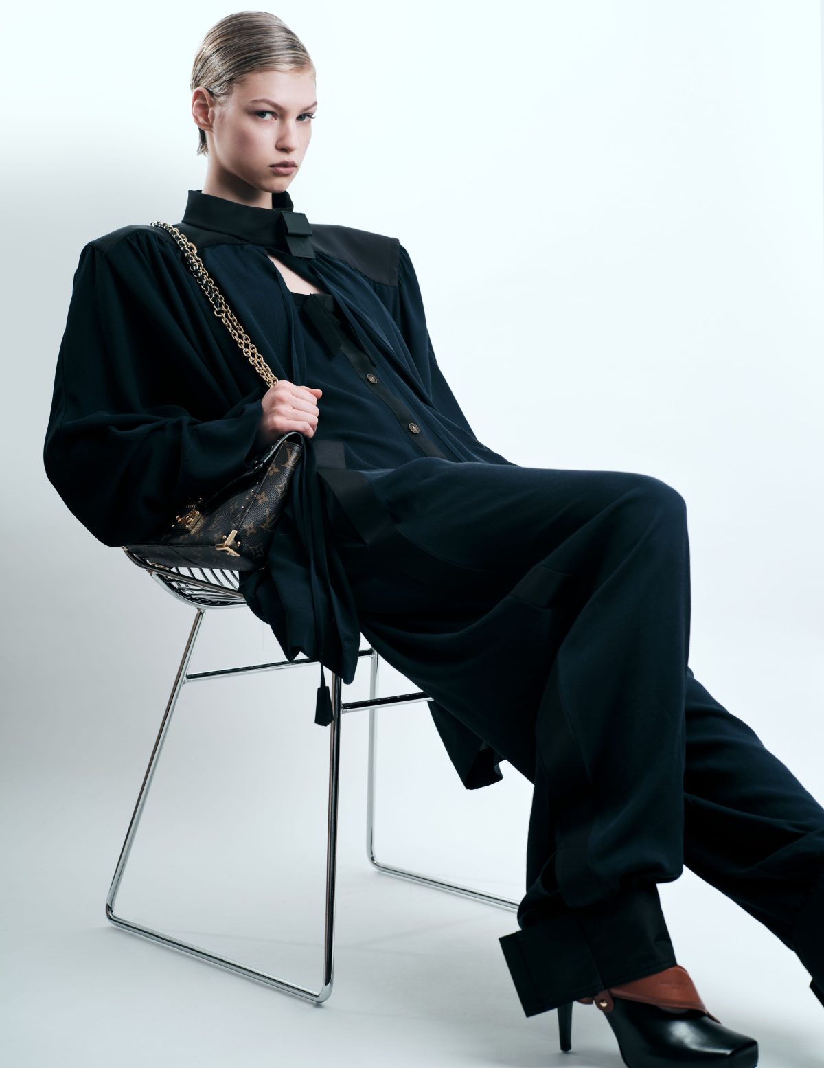 13-rosa-e-main-book-mirrrs-models-gmbh