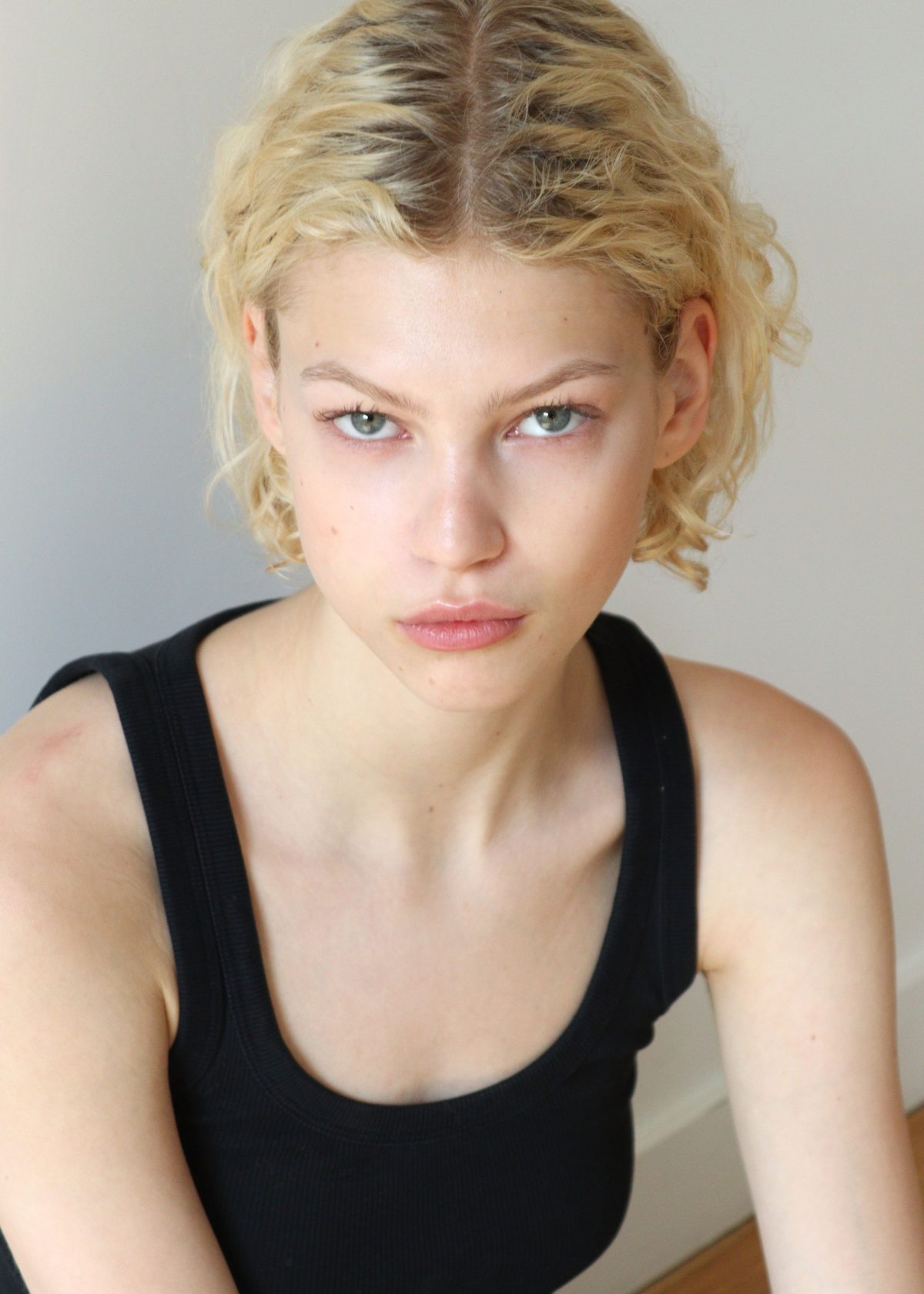 8-rosa-e-may-25-mirrrs-models-gmbh