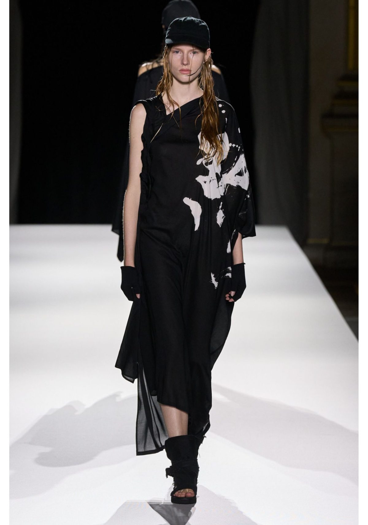 yohji-yamamoto-s-s-26-show-1280x-q80
